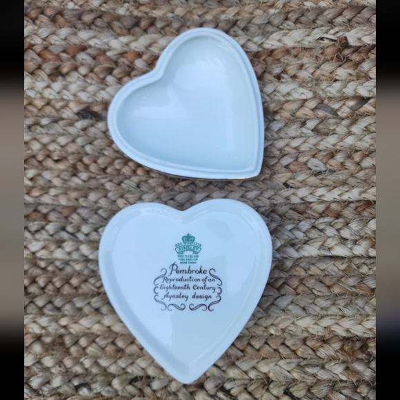 PEMBROKE Aynsley England heart-shaped Trinket dish with lid - Picture 6 of 9